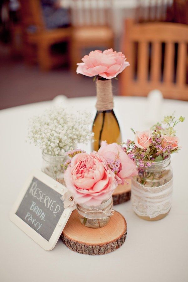 Conseils et astuces pour organiser un mariage végane et zéro déchet. Du faire-part au photobooth en passant par la robe de mariée et les cadeaux des invités, tout existe en version slow conso écolo ! Je vous donne même une liste de traiteurs bio et/ou véganes ou du moins végétariens. Tout ce qu'il faut pour organiser le plus beau jour de votre vie version green.
