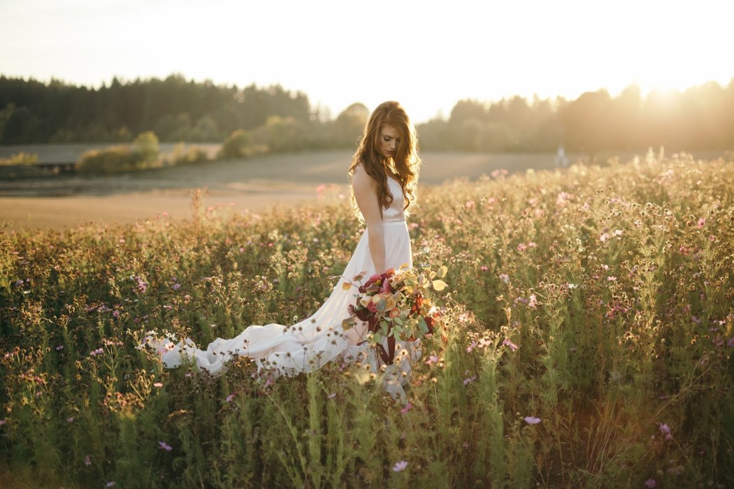 Conseils et astuces pour organiser un mariage végane et zéro déchet. Du faire-part au photobooth en passant par la robe de mariée et les cadeaux des invités, tout existe en version slow conso écolo ! Je vous donne même une liste de traiteurs bio et/ou véganes ou du moins végétariens. Tout ce qu'il faut pour organiser le plus beau jour de votre vie version green.