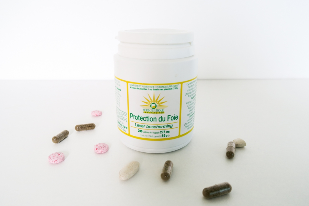 La santé naturelle passe par l’assiette mais les compléments alimentaires sont souvent bien utiles pour donner un petit coup de pouce. La phytothérapie est une des techniques utilisées en naturopathie. Quels compléments prendre pour améliorer sa vitalité ? Comment faire le point sur ses éventuelles carences ? Comment se supplémenter quand on est végane ? Je vous parle de ce que prends de façon régulière et des cures que j’ai pu faire. Vitamine B12, zinc, oméga 3…