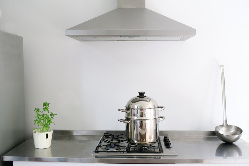 Les appareils de cuisine, plus ou moins basiques, pour cuisiner facilement quand on adopte une démarche slow ou minimaliste. Blender, vitaliseur, extracteur et bien d’autres sont au rendez-vous dans une cuisine zéro déchet et végane ! #govegan