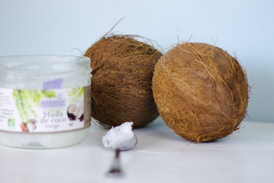 L'huile de coco consommée massivement entraîne des dérives pas du tout éthiques ! Voici un panel de marques d'huile de coco végane : qui n'utilisent pas de singes pour les récoltes.