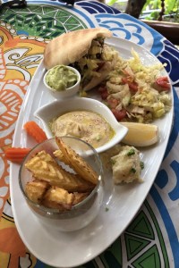 Koh Phangan : un nom qui évoque le dépaysement, la plage, la Full Moon Party... Et surtout le paradis des vegans et des personnes en quête de sens. Venez, je vous partage mes coups de coeur : restaurants vegans, plages, hébergements et bons conseils.