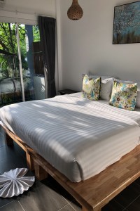Koh Phangan : un nom qui évoque le dépaysement, la plage, la Full Moon Party... Et surtout le paradis des vegans et des personnes en quête de sens. Venez, je vous partage mes coups de coeur : restaurants vegans, plages, hébergements et bons conseils.