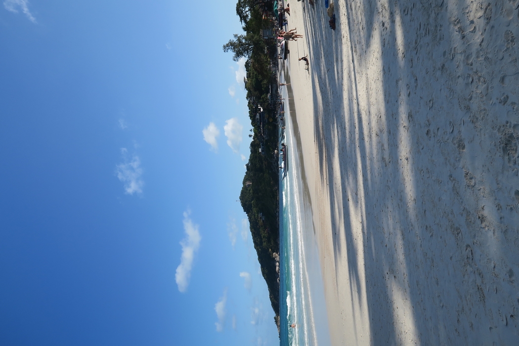 Koh Phangan : un nom qui évoque le dépaysement, la plage, la Full Moon Party... Et surtout le paradis des vegans et des personnes en quête de sens. Venez, je vous partage mes coups de coeur : restaurants vegans, plages, hébergements et bons conseils.