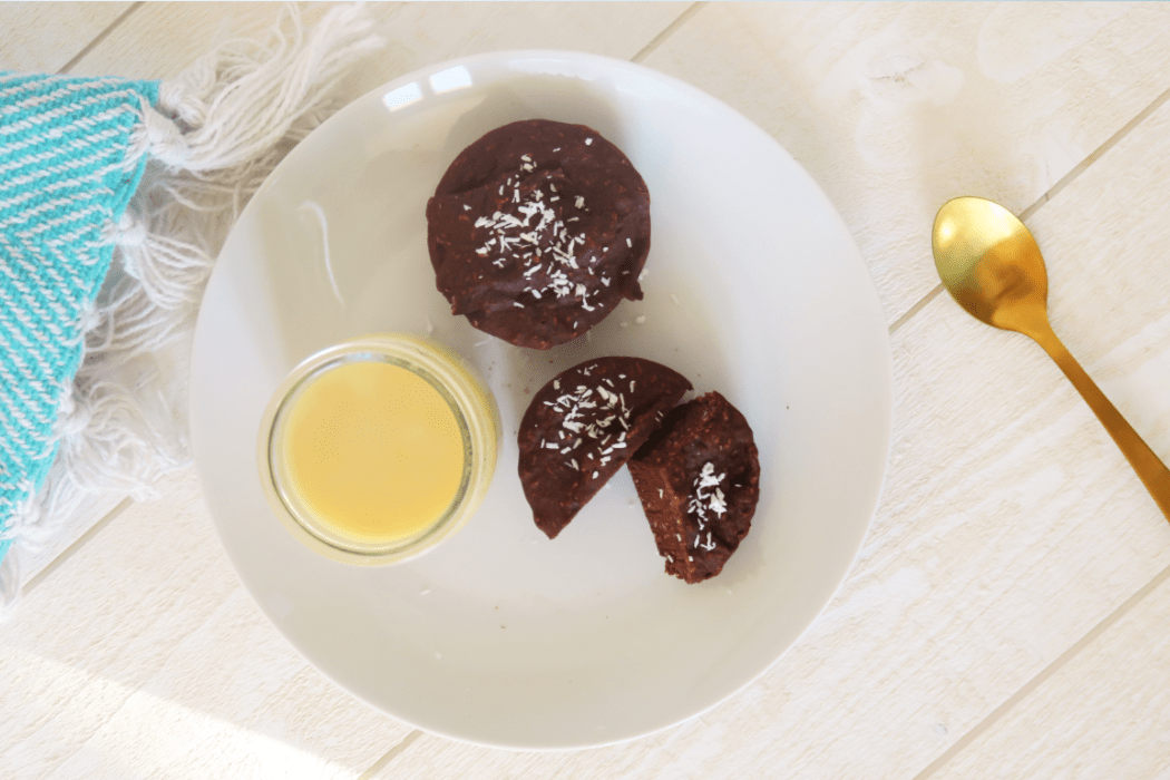 Véganes & sans gluten, ces petites bouchées fondantes sont légères en sucre et corsées en chocolat. A accompagner avec une crème à la vanille, de la compote de pomme ou un chocolat chaud au lait d’amande...