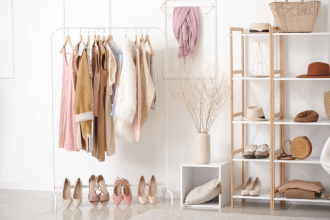 Le dressing minimaliste : je m'y suis ENFIN attaqué ! J'ai fait appel à une coach pour cerner les vêtements qui me correspondent VRAIMENT.