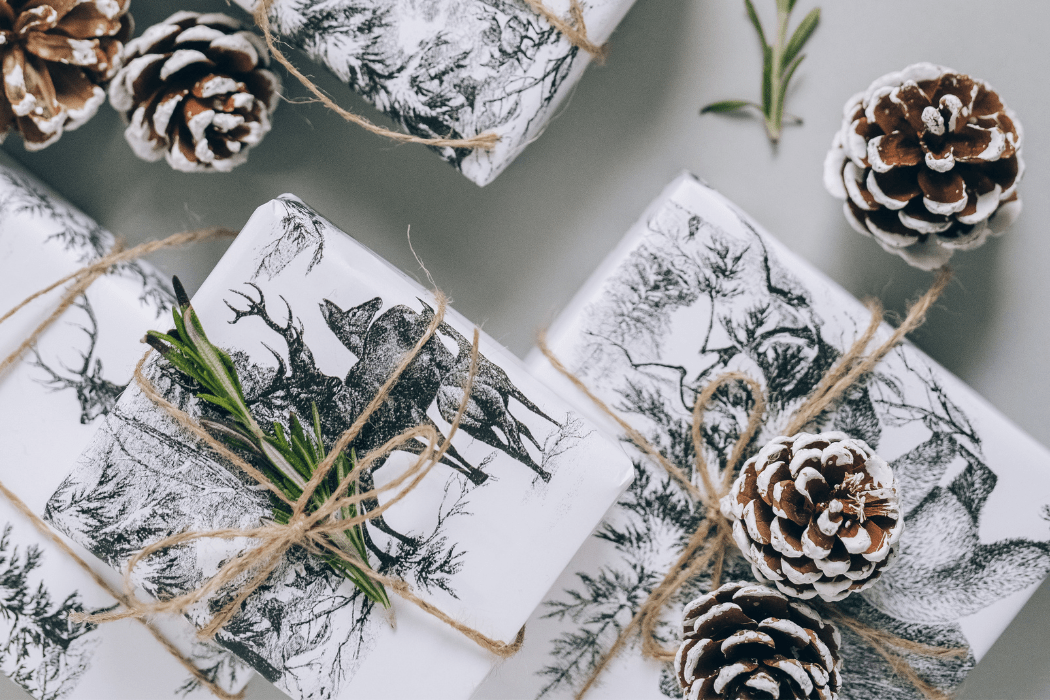 Voici 100 idées de cadeaux de Noël éthiques, ou en tout cas qui allient utilité, plaisir et bien-être : maison, cosmétiques, dév perso...